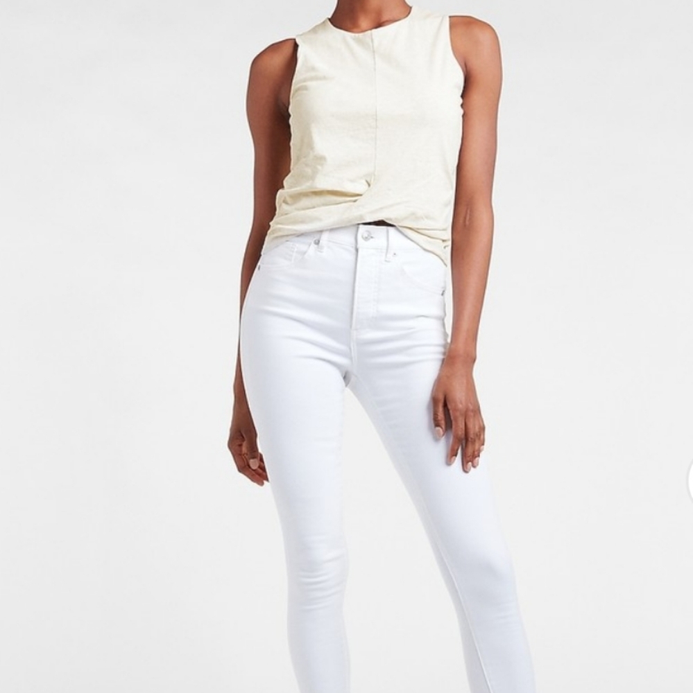 New with tags Express Cropped Twist Front Tank Cream Size Small